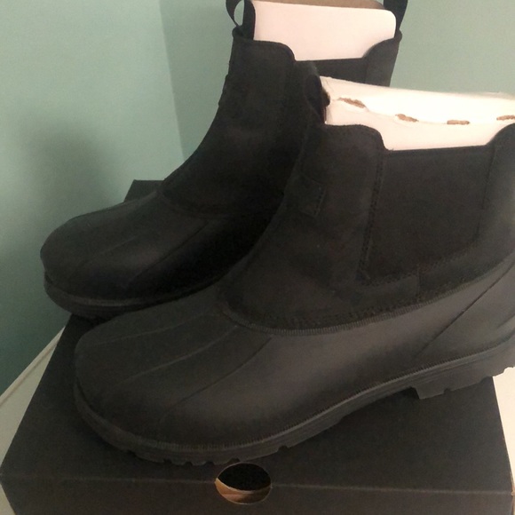 Ugg Gatson Chelsea Boots Size 9 - Picture 2 of 6